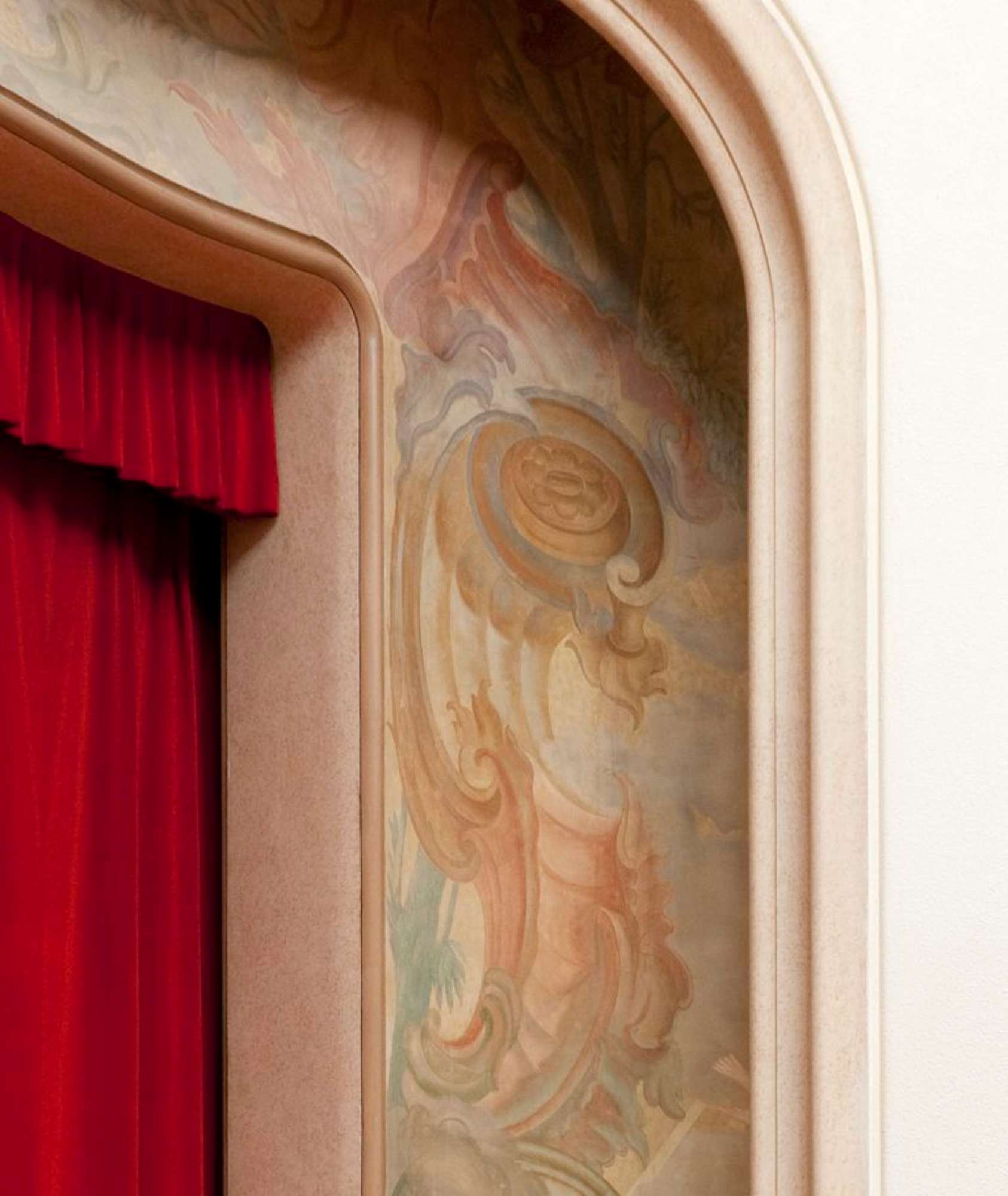 Salsomaggiore Terme, Teatro Nuovo, particolare del boccascena decorato da Marcello Avenali (foto Andrea Scardova, IBC) 2015